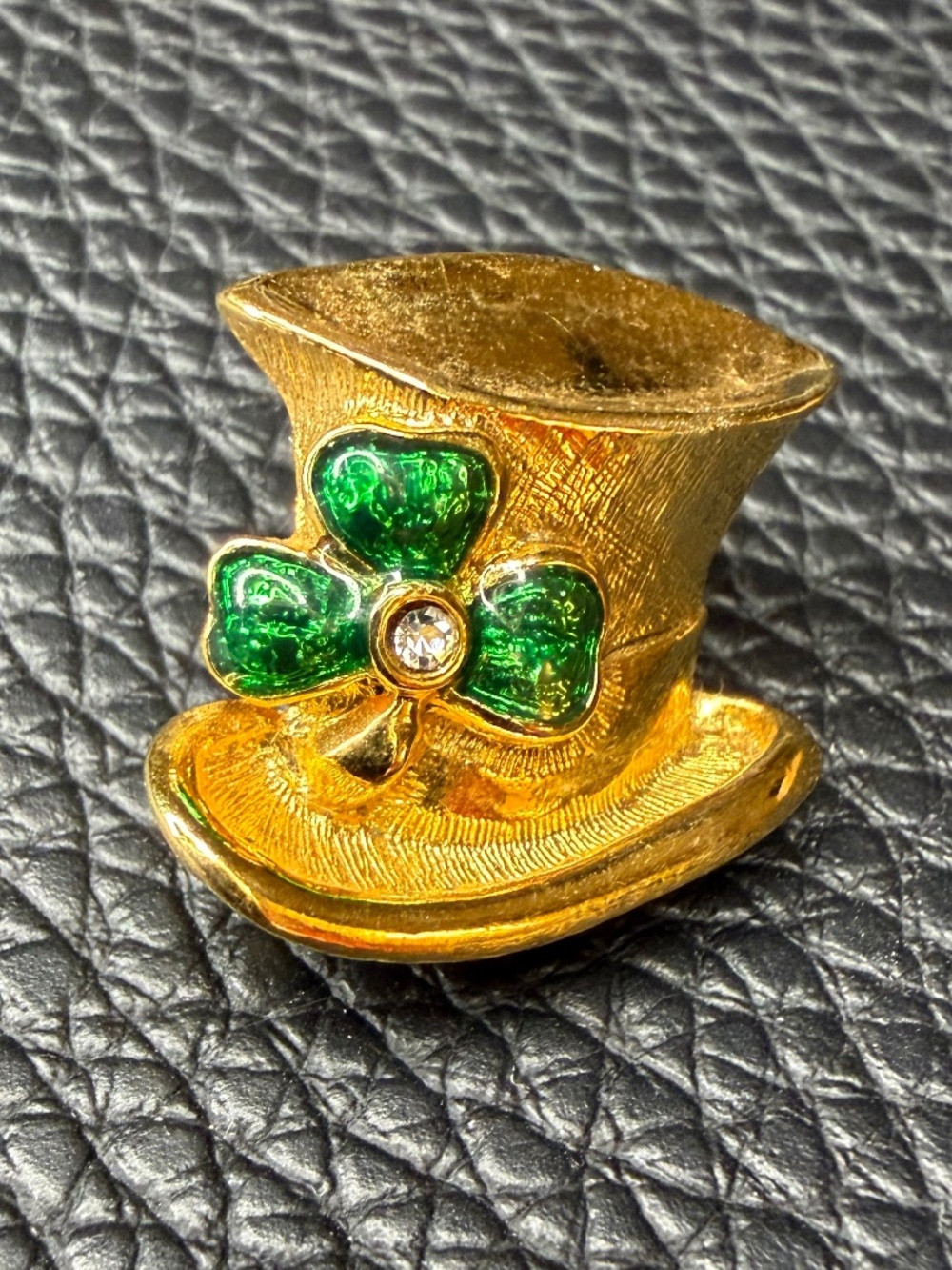 Vintage Avon Gold Tone Leprechaun Hat Pin w/Green Enameled Shamrock & Crystal 1" - Picture 4 of 9